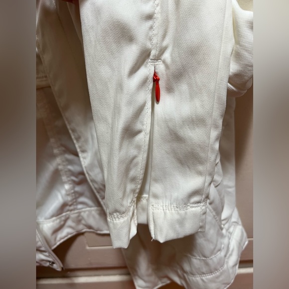 Nike Soft White Running Jacket - Picture 4 of 9